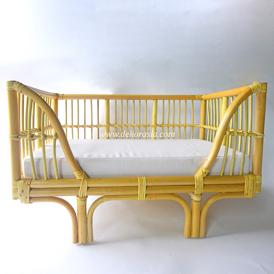 Natural Rattan Pet Bed with Soft Cushion for Cat and Dog